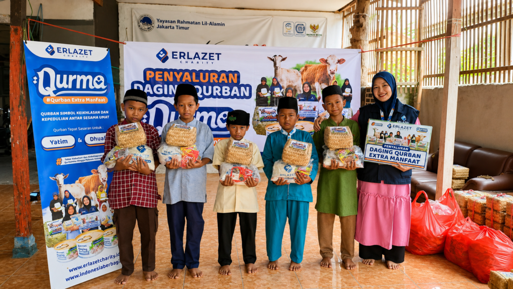 qurban berbagi kebahagiaan, makna ibadah qurban, qurban untuk sesama, kepedulian sosial Idul Adha, qurban yatim dhuafa, Erlazet Charity qurban